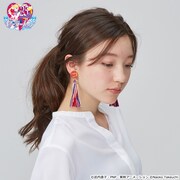 「美少女戦士セーラームーン」とCHACOによるコラボアイテムの着用例。