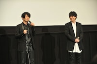 映画「ドキュメンターテイメント AD-LIVE」初日舞台挨拶の様子。左から鈴村健一、津田健次郎。