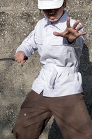 「白血球 ワークジャケット」着用イメージ。