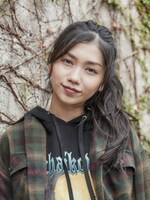 ハナ役の田野優花。