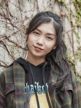 ハナ役の田野優花。