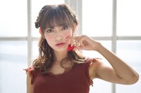 「神風怪盗ジャンヌ」コラボネックレスの着用イメージ。