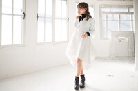 「神風怪盗ジャンヌ」コラボワンピースの着用イメージ。