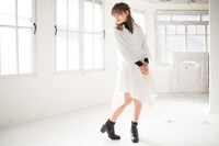 「神風怪盗ジャンヌ」コラボワンピースの着用イメージ。