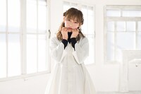 「神風怪盗ジャンヌ」コラボワンピースの着用イメージ。