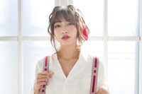 「神風怪盗ジャンヌ」コラボアイテムの着用イメージ。