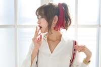 「神風怪盗ジャンヌ」コラボアイテムの着用イメージ。