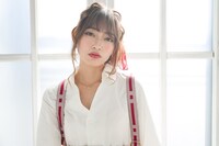 「神風怪盗ジャンヌ」コラボアイテムの着用イメージ。