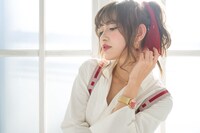 「神風怪盗ジャンヌ」コラボアイテムの着用イメージ。