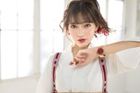 「神風怪盗ジャンヌ」コラボアイテムの着用イメージ。