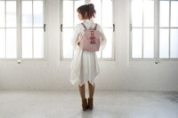 「神風怪盗ジャンヌ」コラボアイテムの着用イメージ。