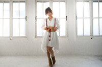 「神風怪盗ジャンヌ」コラボアイテムの着用イメージ。