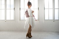 「神風怪盗ジャンヌ」コラボアイテムの着用イメージ。