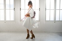 「神風怪盗ジャンヌ」コラボアイテムの着用イメージ。