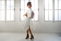 「神風怪盗ジャンヌ」コラボアイテムの着用イメージ。