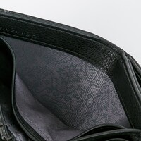 UNDEADモデルのミニ財布。