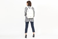 fineモデルのリュック使用イメージ。