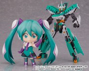 「ねんどろいど 発音ミク」と「MODEROID シンカリオン H5はやぶさ」を合わせて使用した様子。