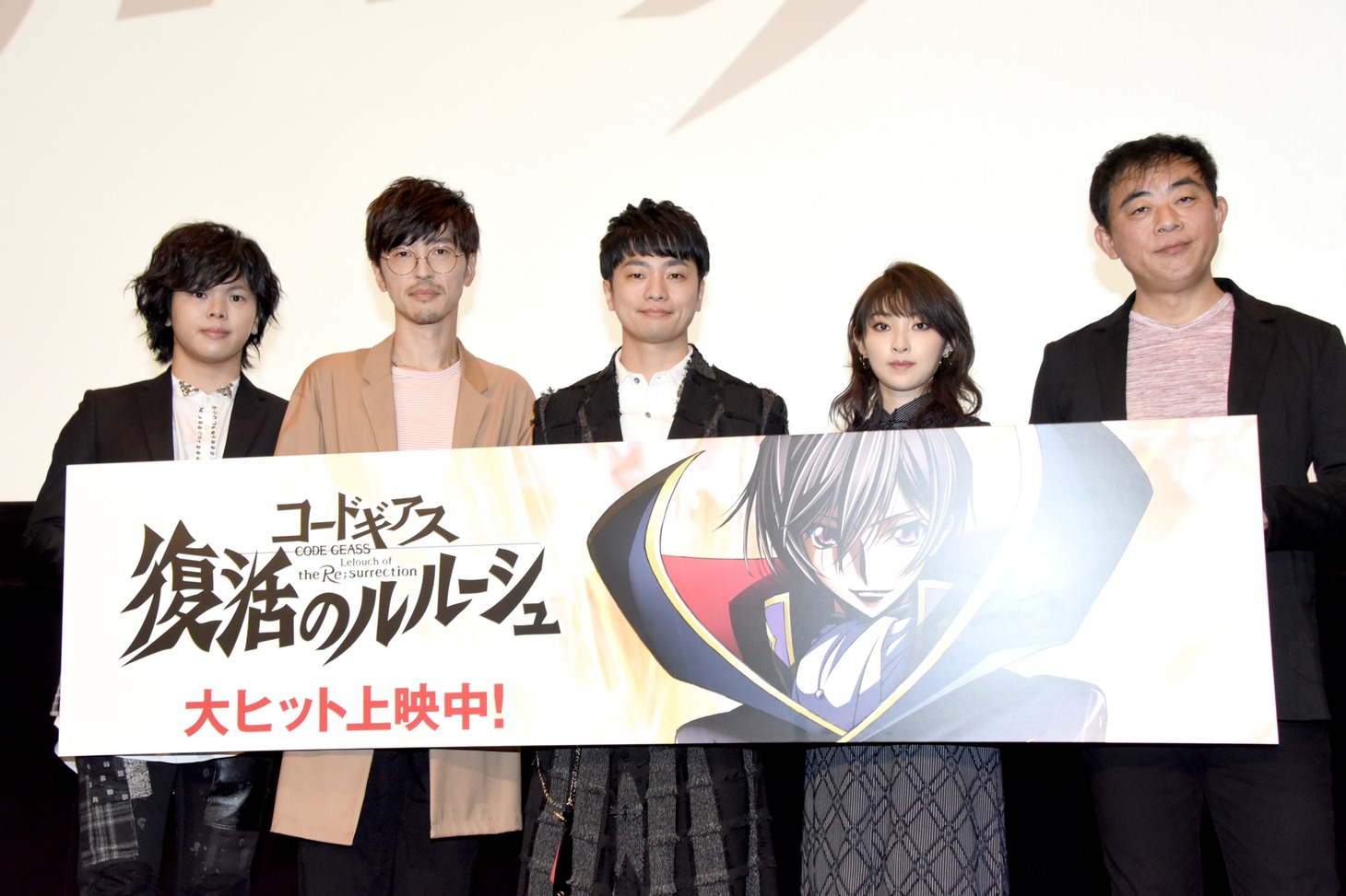 「コードギアス 復活のルルーシュ」舞台挨拶の様子。左から村瀬歩、櫻井孝宏、福山潤、家入レオ、谷口悟朗監督。
