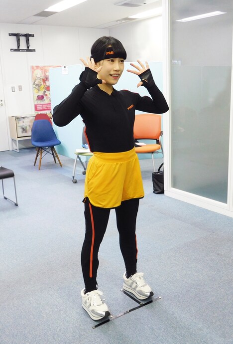 モーションキャプチャを撮影中の佐々木李子。