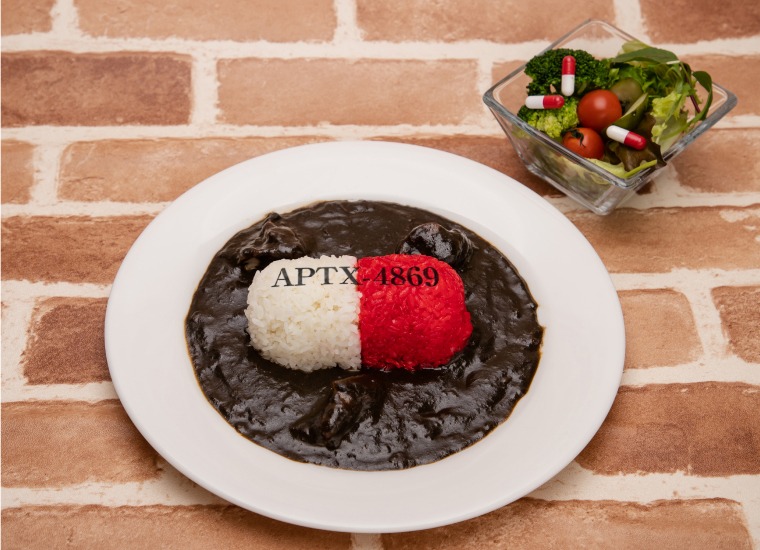 「黒ずくめのAPTX4869カレー（アポトキシンカレー）～シェリービネガードレッシングサラダ添え～」※画像はイメージ。