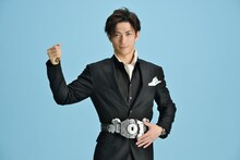 風都を愛する男・園咲霧彦役の君沢ユウキ。