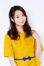 藍川レン役の戸松遥。