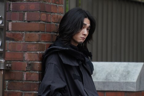 「東京喰種 トーキョーグール2（仮）」の場面写真。柳俊太郎演じる四方蓮示。