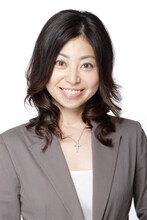 アオイ役の岡村明美。