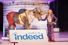 Dr.くれはに扮した夏木マリとチョッパー。