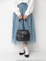 「王国パーティー 2WAYバッグ」の使用イメージ。