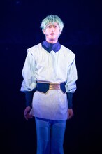 舞台「機動戦士ガンダム 00 -破壊による再生-Re:Build」ゲネプロより、赤澤燈演じるリボンズ・アルマーク。