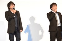 左から東地宏樹、関智一。