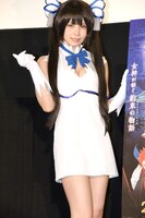 ヘスティアのコスプレをしたえなこ。