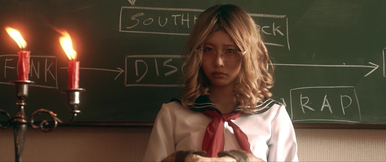 映画「血まみれスケバンチェーンソーRED 前編 ネロの復讐」本予告映像より。