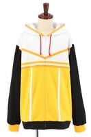 ダクネスモデルのパーカー。