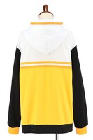 ダクネスモデルのパーカー。