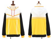 ダクネスモデルのパーカー。