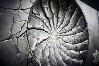 ナルトの「螺旋丸」による大穴を再現したグラフィック。