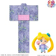 「クリスタルスターコンパクト柄（青）」の浴衣を着用した、うさぎ「ぷちきゃら！京都丸紅ver.」のフィギュア。