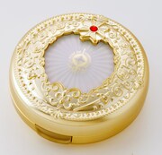 「ベルサイユのばら オスカル&アンドレ気高き愛 クッションファンデーションコンパクトセット」のコンパクト。