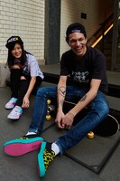 「うる星やつら」コラボスリッポンの着用イメージ。