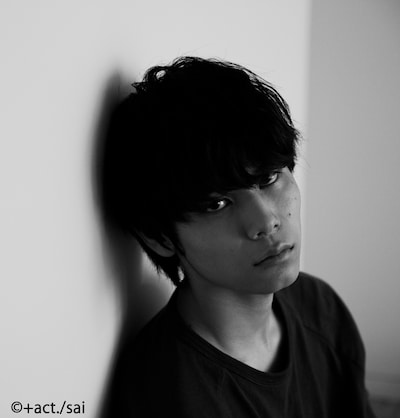 叶野健人役の萩原利久。(c)+act./sai