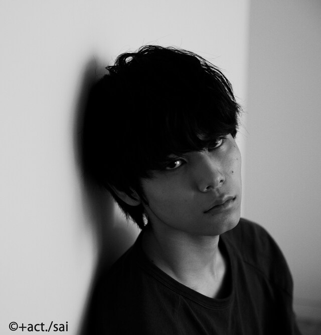 叶野健人役の萩原利久。(c)+act./sai