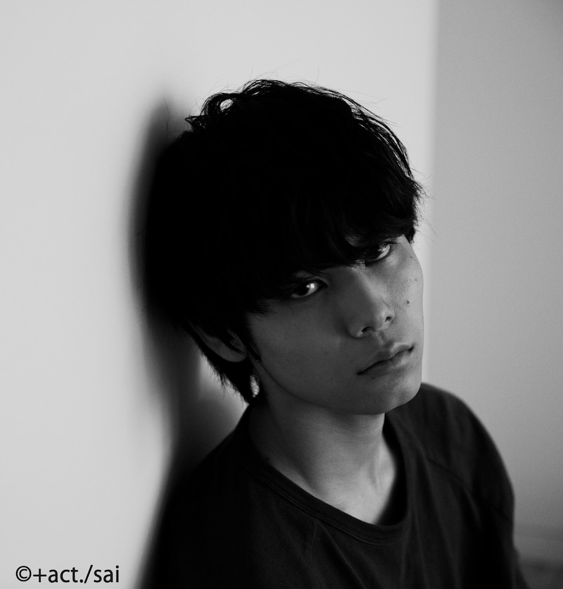 叶野健人役の萩原利久。(c)+act./sai