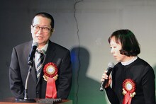 Boichi（左）、妻（右）。