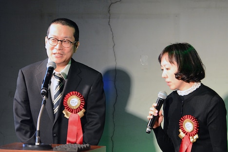 Boichi(左)、妻(右)。