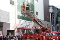 上昇する梶原岳人。