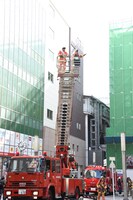 上昇する梶原岳人。