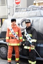 左から梶原岳人、中井和哉。